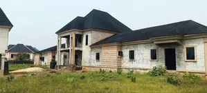 20bdrm Mansion in Benin City for sale