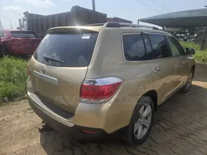 Toyota Highlander 2010 Gold