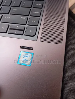 Laptop Dell Studio 15 1555 16GB Intel Xeon SSD 512GB
