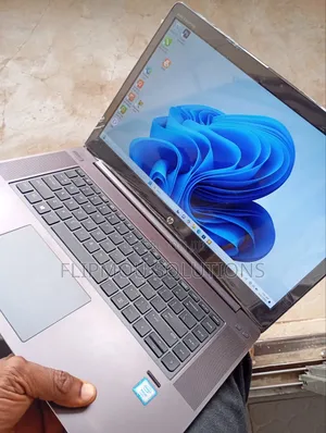 Laptop Dell Studio 15 1555 16GB Intel Xeon SSD 512GB