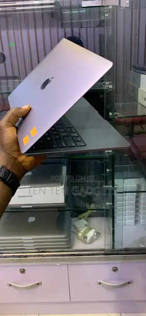 Laptop Apple MacBook Pro 2020 32GB Intel Core i7 SSD 512GB