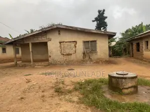 4bdrm Bungalow in Ife for sale