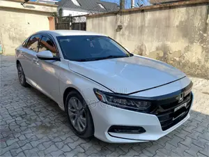 Honda Accord EX (1.5L 4cyl Turbo CVT) 2019 White