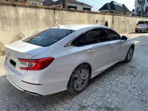 Honda Accord EX (1.5L 4cyl Turbo CVT) 2019 White