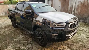 New Toyota Hilux 2025 Black