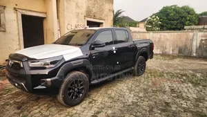 New Toyota Hilux 2025 Black