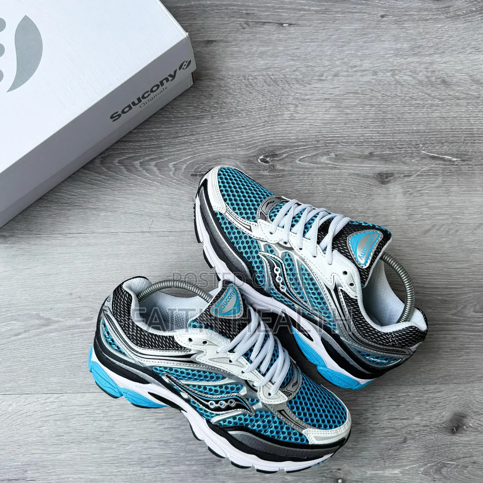 *Saucony Progrid Omni 9 Snks* Size 40- 45