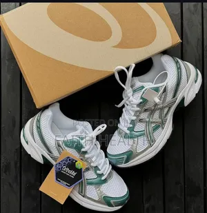 *Asics Gel - Kayano 14 Snks*
Size 40- 45
