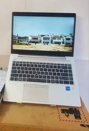 New Laptop HP 430 G5 8GB Intel Core I5 SSD 256GB
