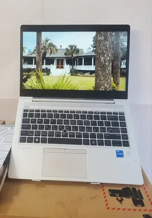 New Laptop HP 430 G5 8GB Intel Core I5 SSD 256GB