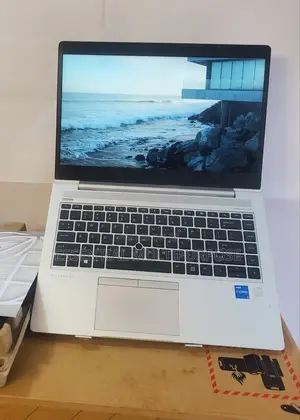 New Laptop HP 430 G5 8GB Intel Core I5 SSD 256GB