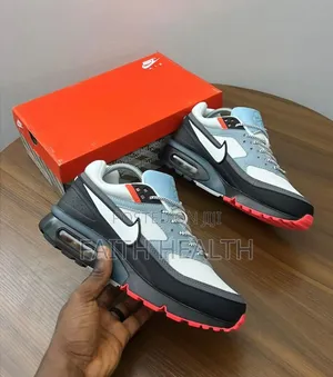 *Nike Air Max SNK
