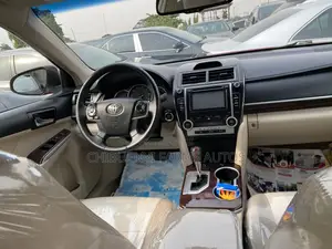 Toyota Camry XLE 4dr Sedan (2.5L 4cyl 6A) 2012 Red
