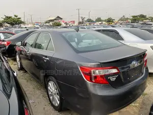 Toyota Camry XLE V6 4dr Sedan (3.5L 6cyl 6A) 2013 Gray