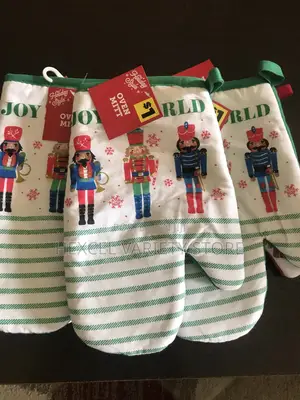 Heat-Resistant Oven Mitts – Safe Cooking Kitchen Use