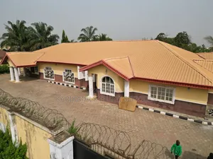 6bdrm Bungalow in Awolowo, Ilorin South for sale