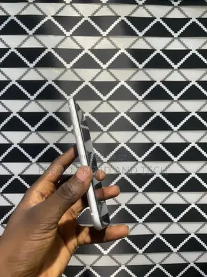 Apple iPhone XR 64 GB White