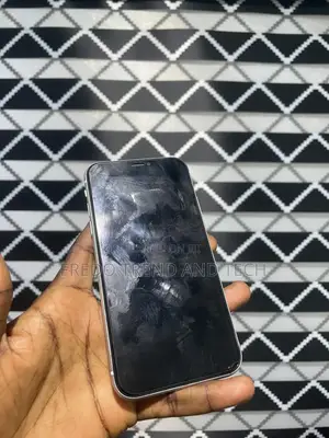 Apple iPhone XR 64 GB White