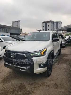 Toyota Hilux 2023 White