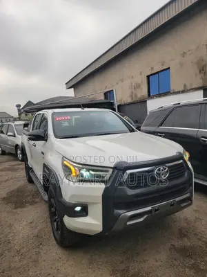 Toyota Hilux 2023 White
