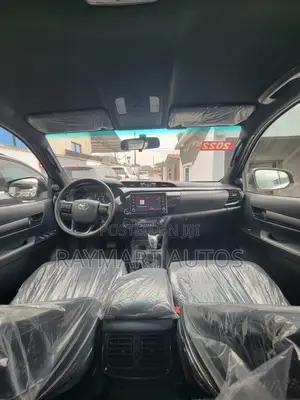 Toyota Hilux 2023 White
