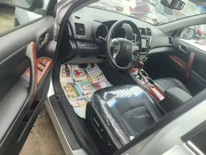 Toyota Highlander Limited 3.5L 2WD 2013 Silver