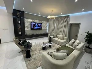 Luxurious 3 Bedroom Apartment With Balcony Space