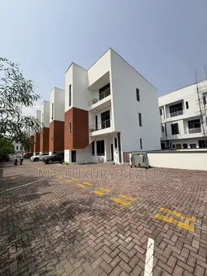 Furnished 3bdrm Townhouse / Terrace in Periwinkle Estate, Lekki Phase 1