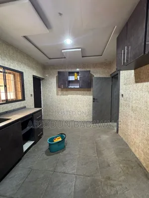 5bdrm Duplex in Nafvalley Estate for rent
