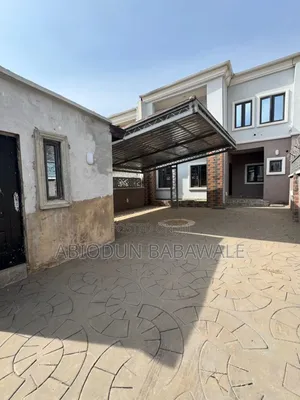 5bdrm Duplex in Nafvalley Estate for rent