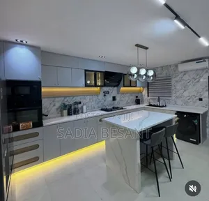 Custom Kitchen With Food Craftsmanship