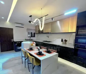 Custom Kitchen With Food Craftsmanship