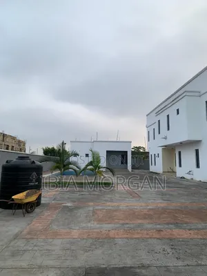 6bdrm Duplex in Shelter Afrique, Uyo for sale