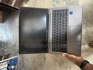 Laptop HP ZBook Firefly G8 16GB Intel Core i7 SSD 256GB