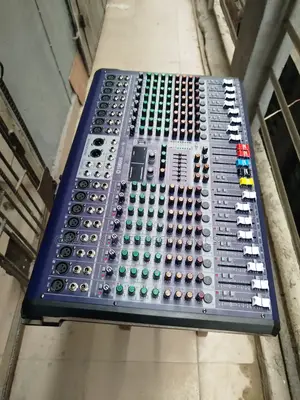Yamaha 16channels Console Mixer