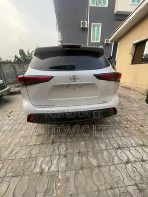 Toyota Highlander XLE AWD 2024 White