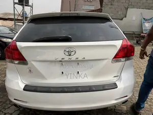 Toyota Venza V6 AWD 2010 White
