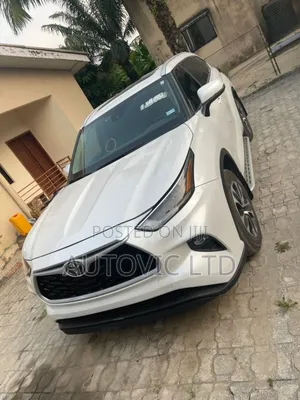 Toyota Highlander XLE AWD 2024 White