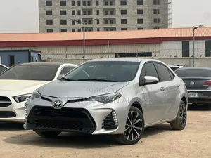Toyota Corolla SE (1.8L 4cyl 2A) 2018 Silver