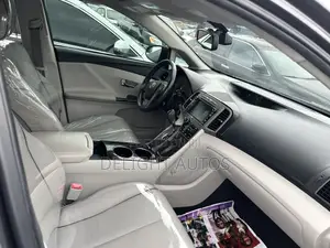 Toyota Venza Limited 4dr Wagon AWD (3.5L 6cyl 6A) 2014 Gray