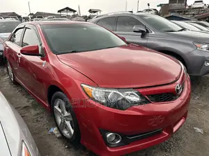 Toyota Camry SE V6 4dr Sedan (3.5L 6cyl 6A) 2013 Red