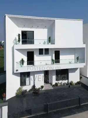 6bdrm Duplex in Chevron for sale
