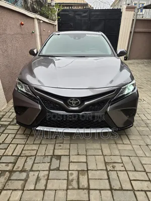 Toyota Camry SE 2022 Gray
