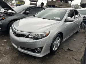 Toyota Camry SE V6 4dr Sedan (3.5L 6cyl 6A) 2013 Silver
