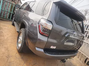 Toyota 4-Runner SR5 4dr SUV 4WD (4.0L 6cyl 5A) 2015 Gray