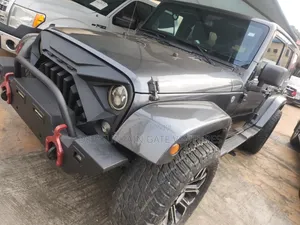 Jeep Wrangler Sahara 4x4 2017 Gray