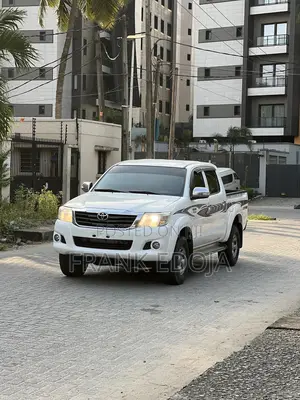 Toyota Hilux SR5 4x4 2014 Off white