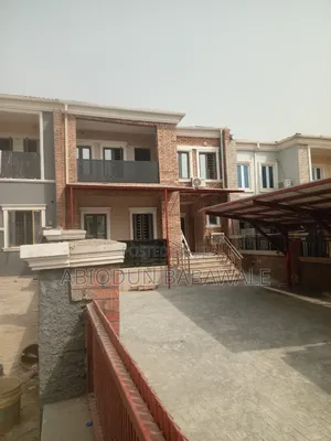 4bdrm Duplex in Nafvalley Estate for rent