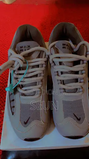 Nike Air Supreme Sneaker