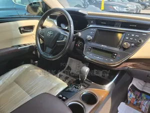 Toyota Avalon Limited Sedan FWD (3.5L 6cyl 6A) 2013 Gold